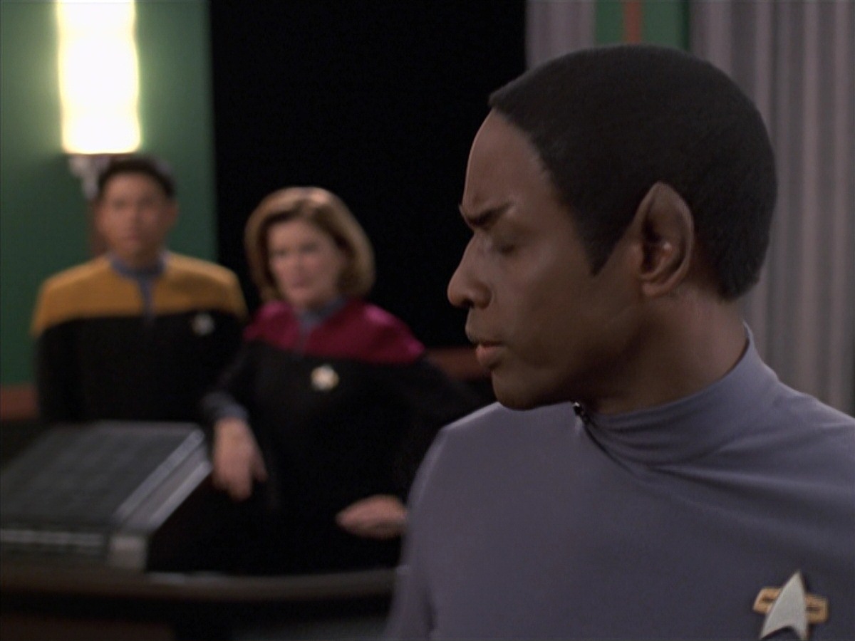 extant_StarTrek_VOY_7x04-Repression_1954.jpg