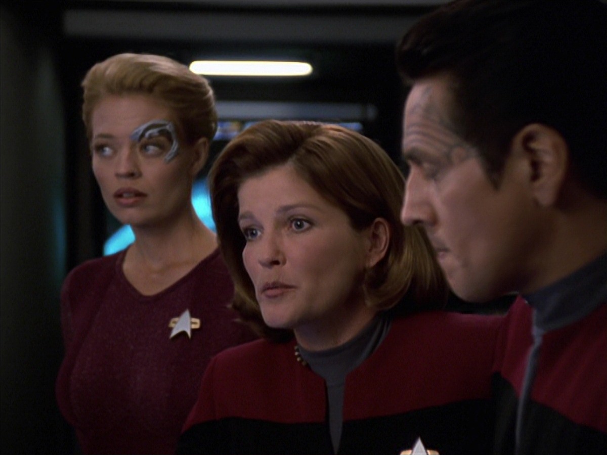 extant_StarTrek_VOY_7x04-Repression_2407.jpg