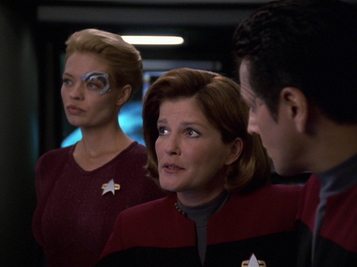 extant_StarTrek_VOY_7x04-Repression_2412.jpg