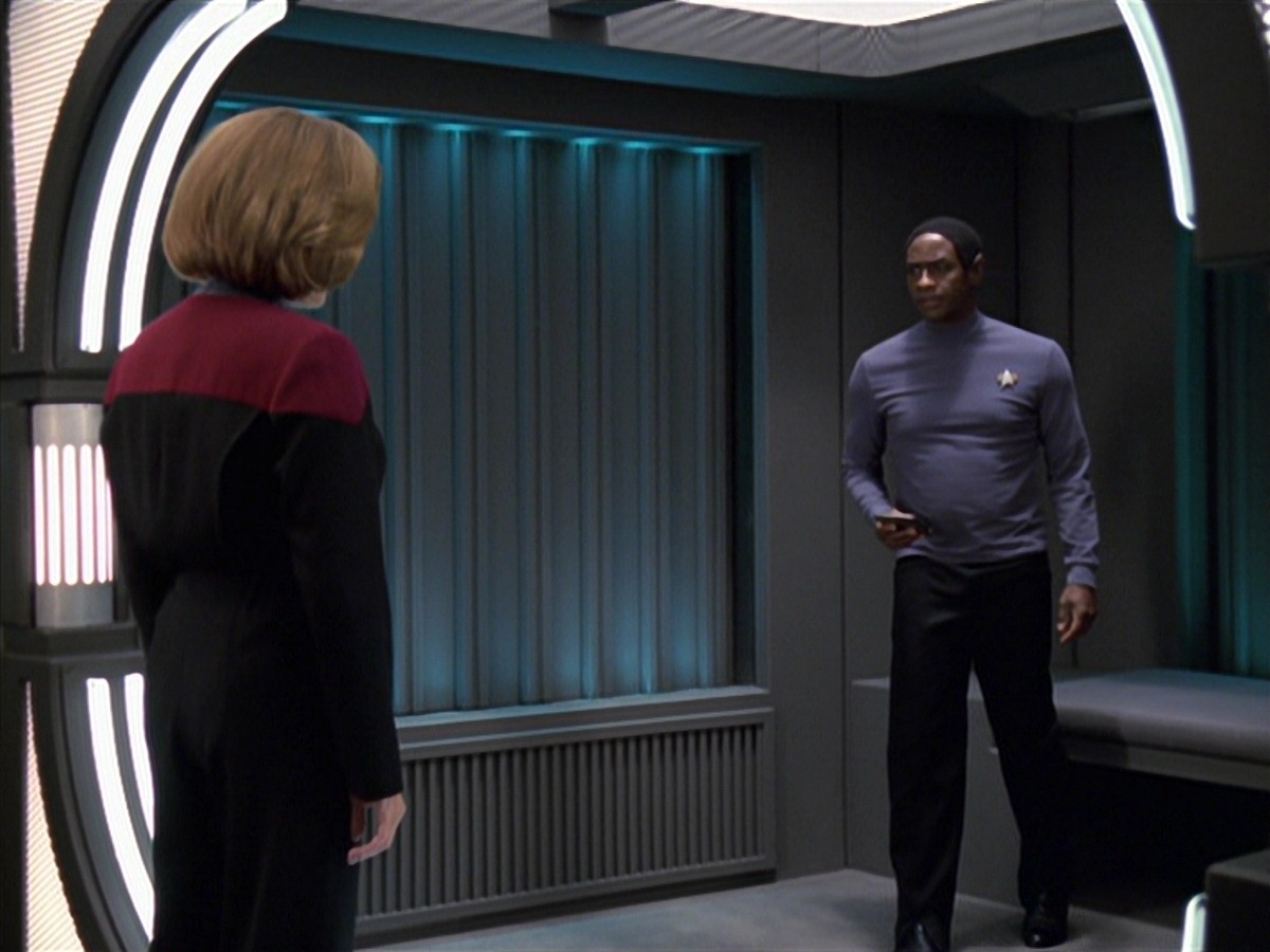 extant_StarTrek_VOY_7x04-Repression_2484.jpg