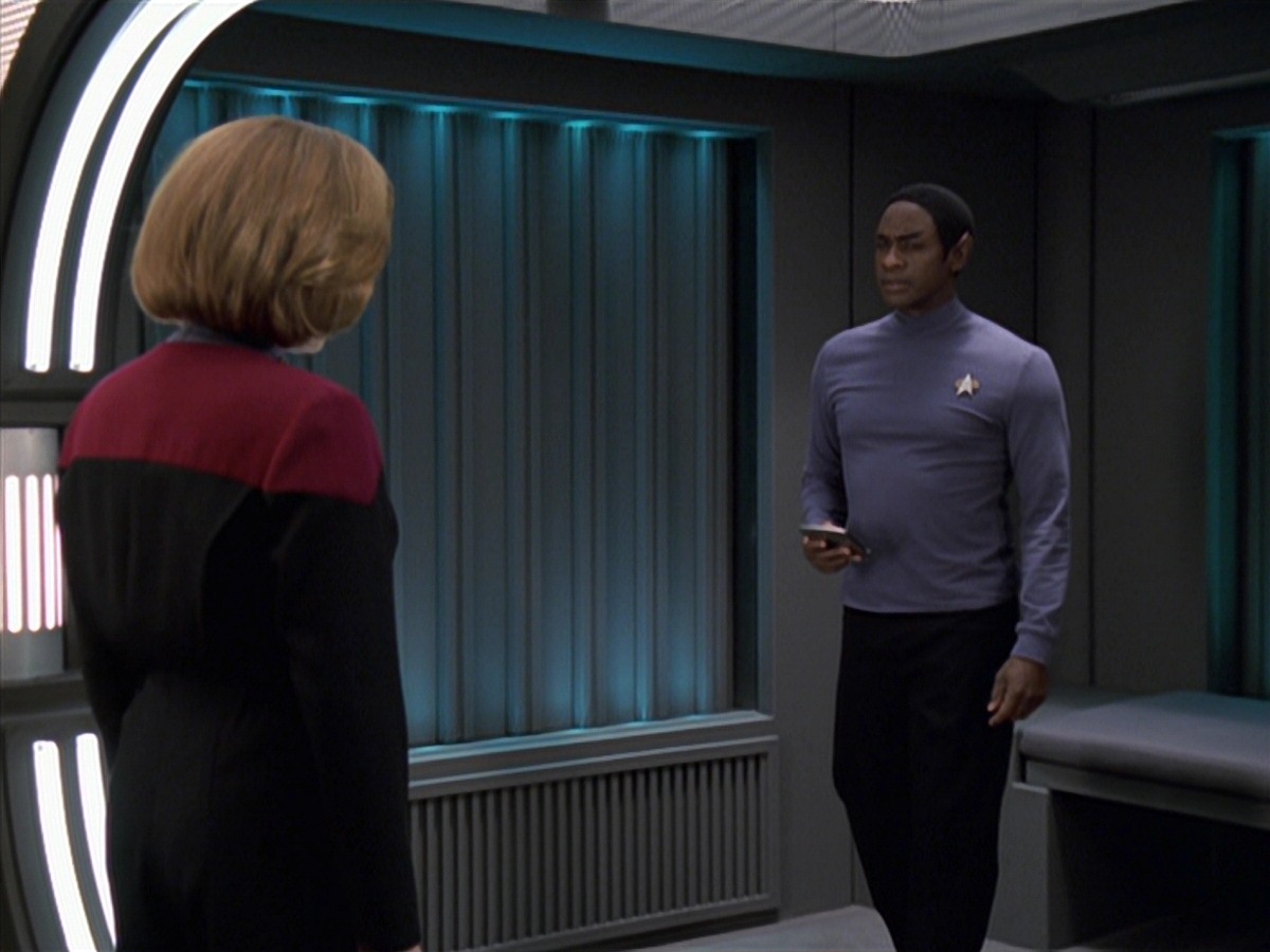 extant_StarTrek_VOY_7x04-Repression_2487.jpg