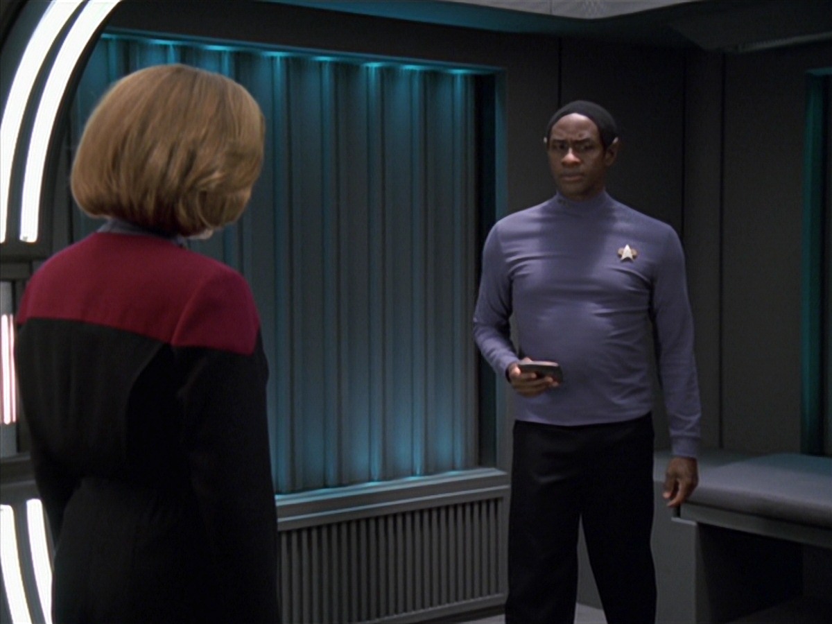 extant_StarTrek_VOY_7x04-Repression_2489.jpg