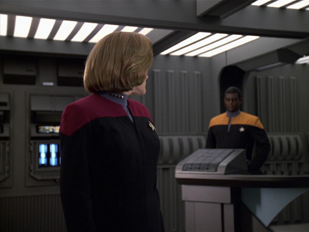 extant_StarTrek_VOY_7x04-Repression_2609.jpg