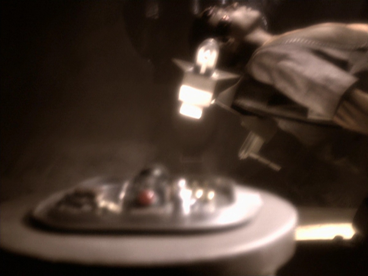 extant_StarTrek_VOY_7x04-Repression_2630.jpg