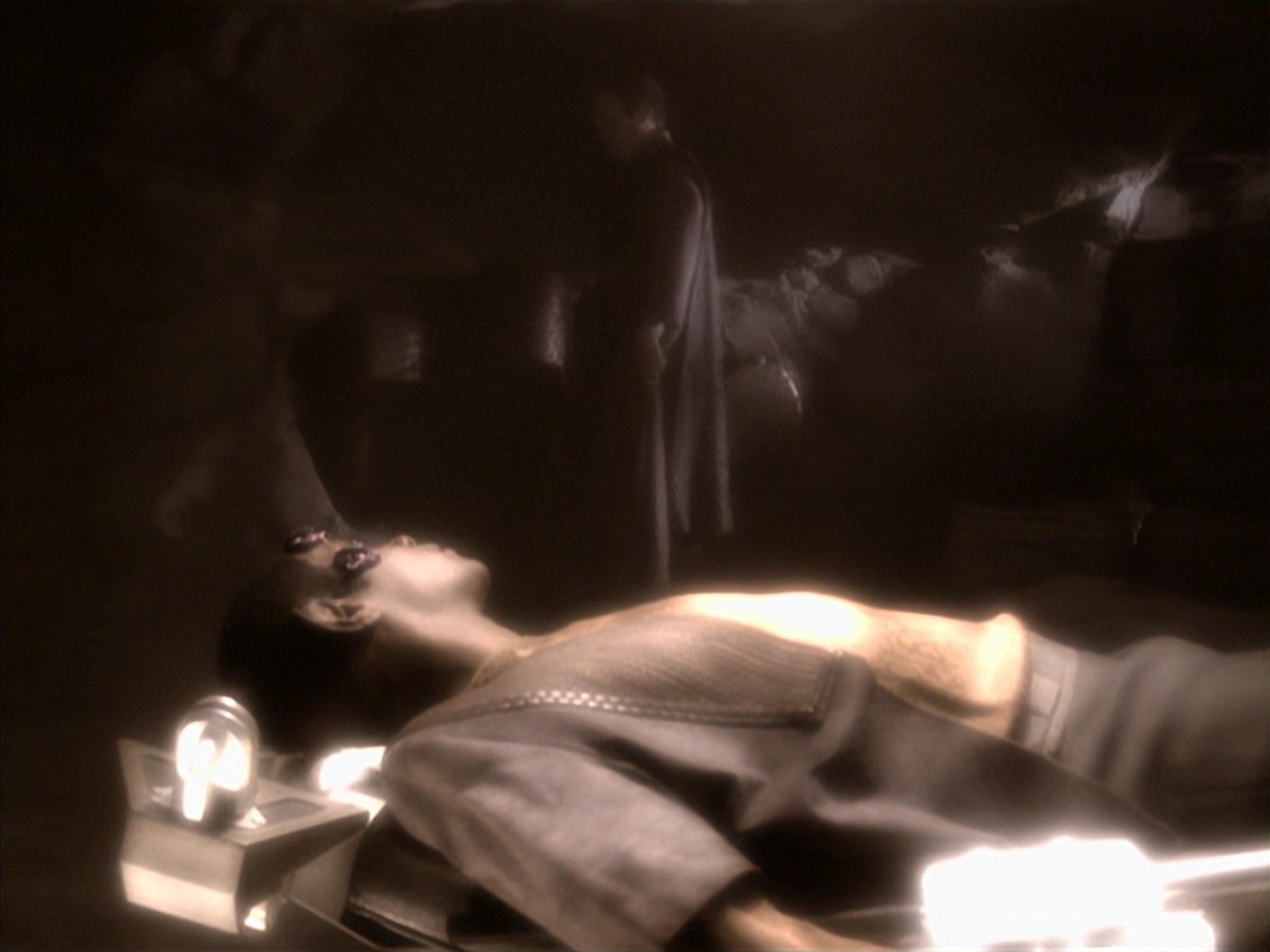 extant_StarTrek_VOY_7x04-Repression_2635.jpg