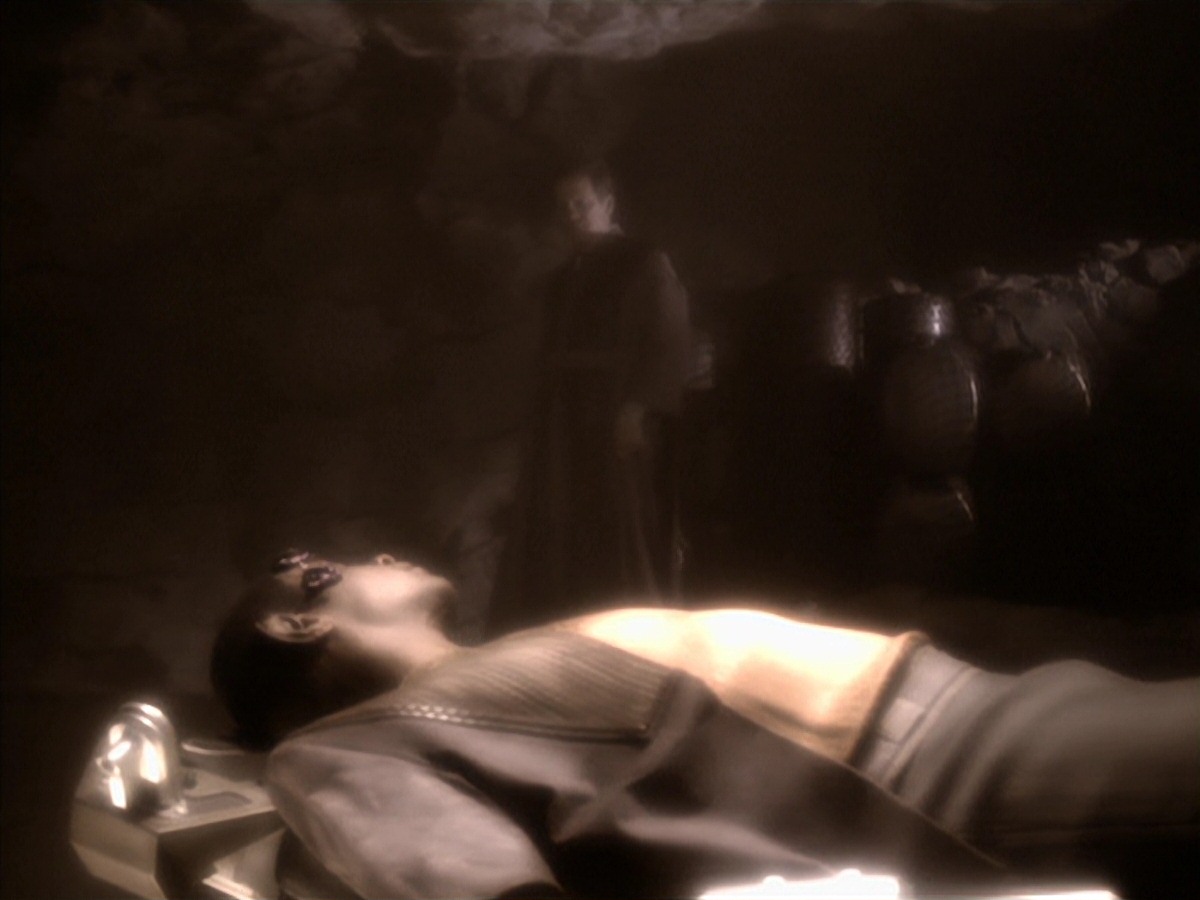 extant_StarTrek_VOY_7x04-Repression_2638.jpg