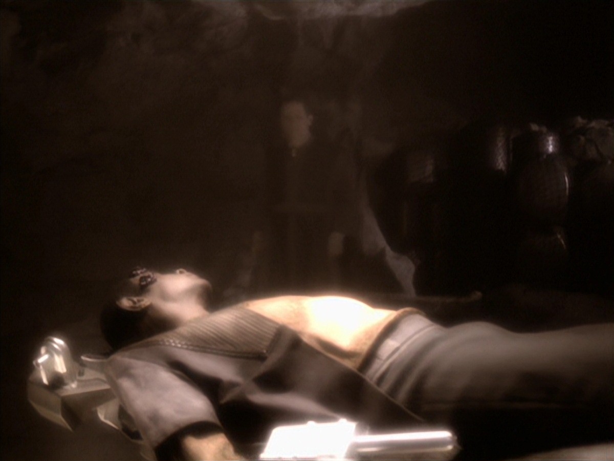 extant_StarTrek_VOY_7x04-Repression_2640.jpg