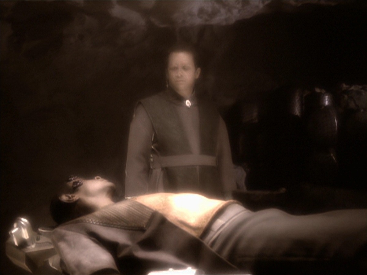extant_StarTrek_VOY_7x04-Repression_2645.jpg
