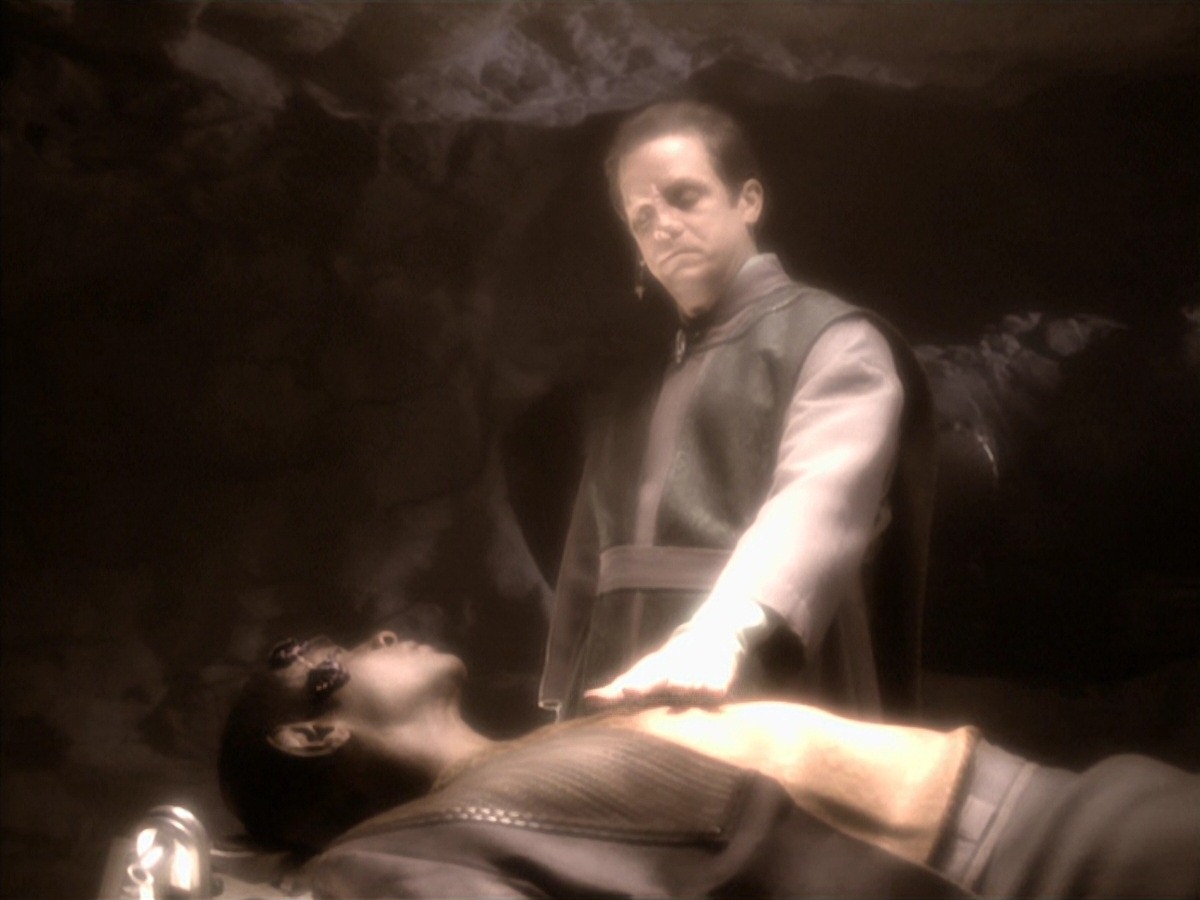extant_StarTrek_VOY_7x04-Repression_2653.jpg