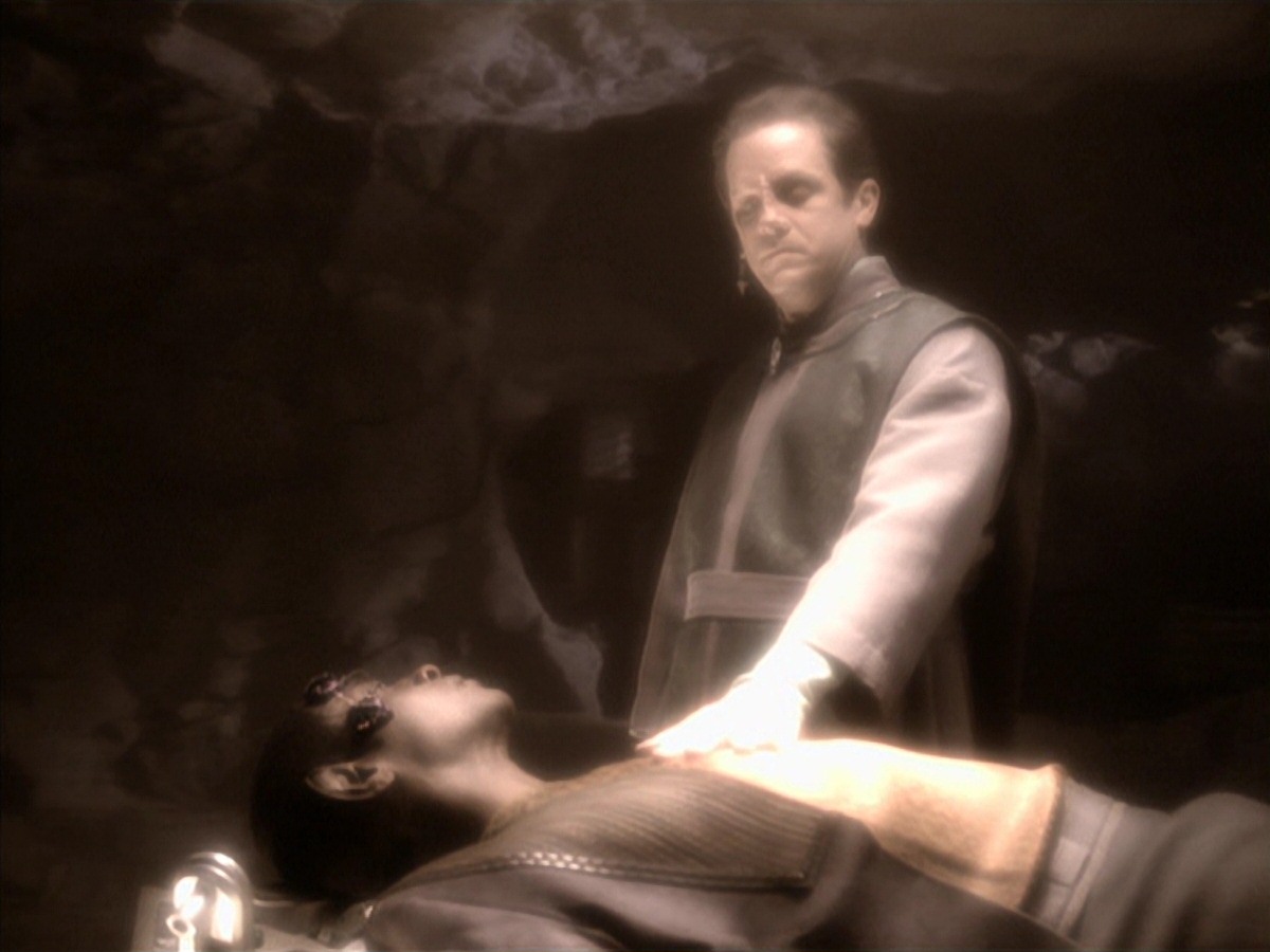 extant_StarTrek_VOY_7x04-Repression_2654.jpg