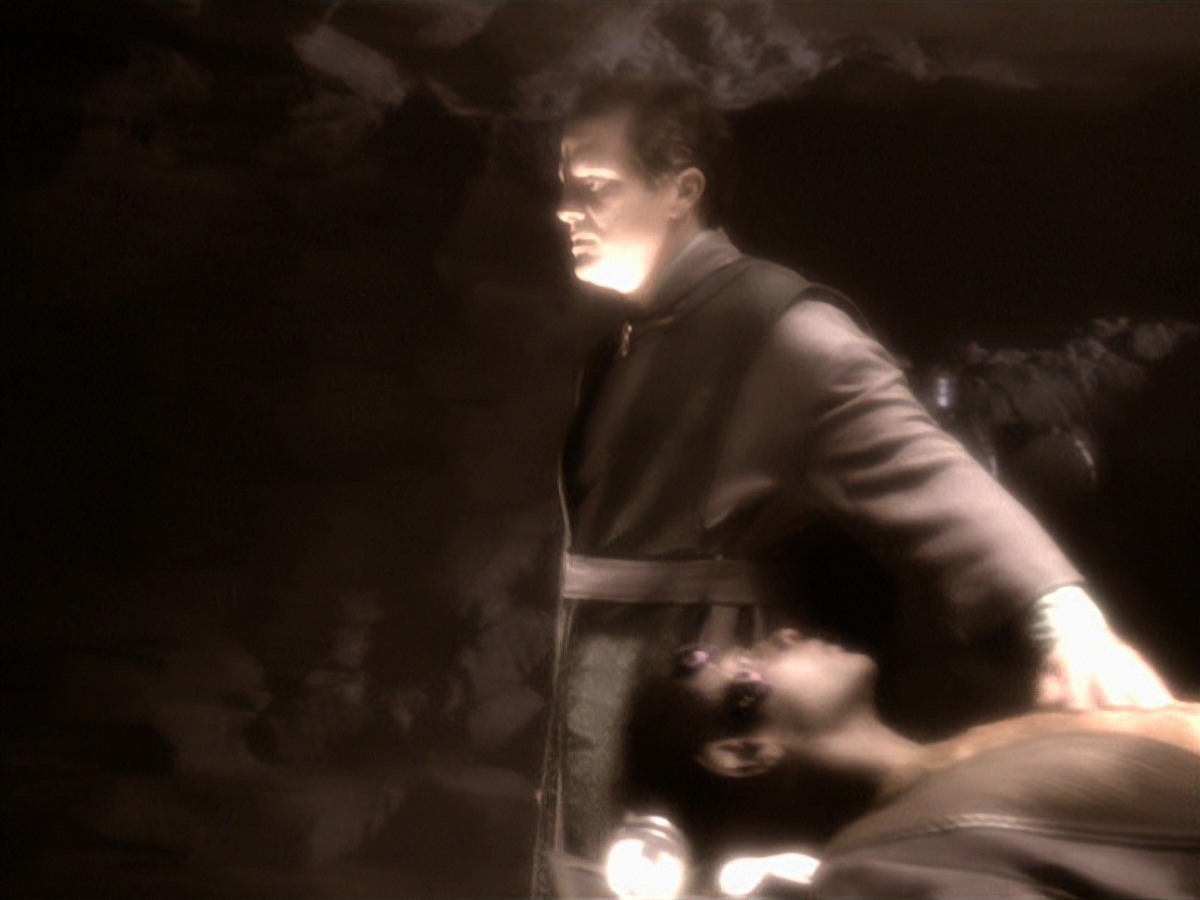 extant_StarTrek_VOY_7x04-Repression_2658.jpg