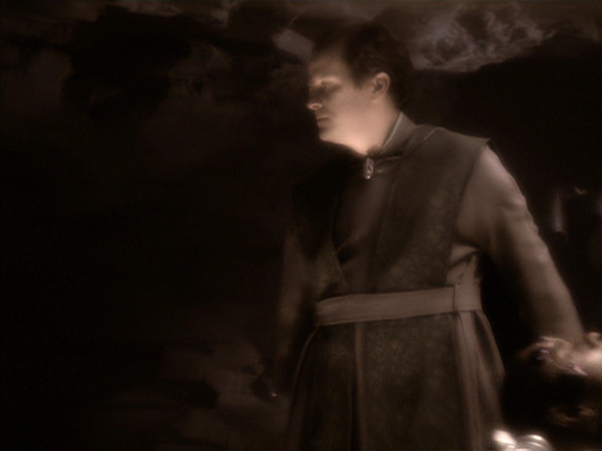 extant_StarTrek_VOY_7x04-Repression_2659.jpg