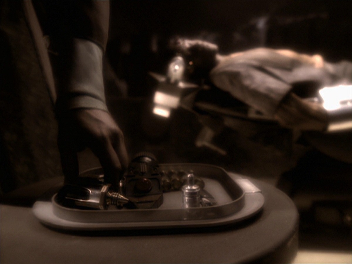 extant_StarTrek_VOY_7x04-Repression_2665.jpg