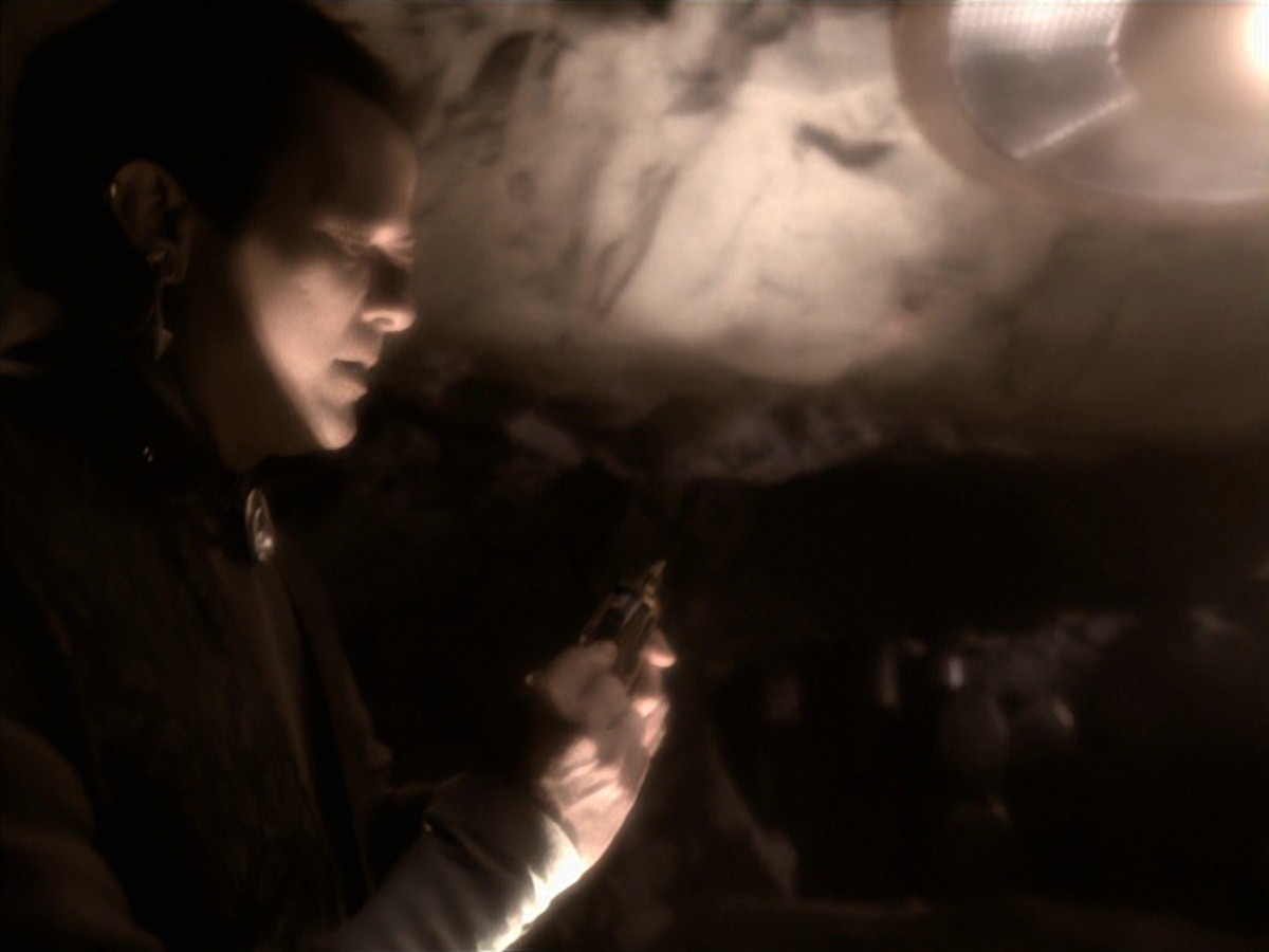 extant_StarTrek_VOY_7x04-Repression_2672.jpg