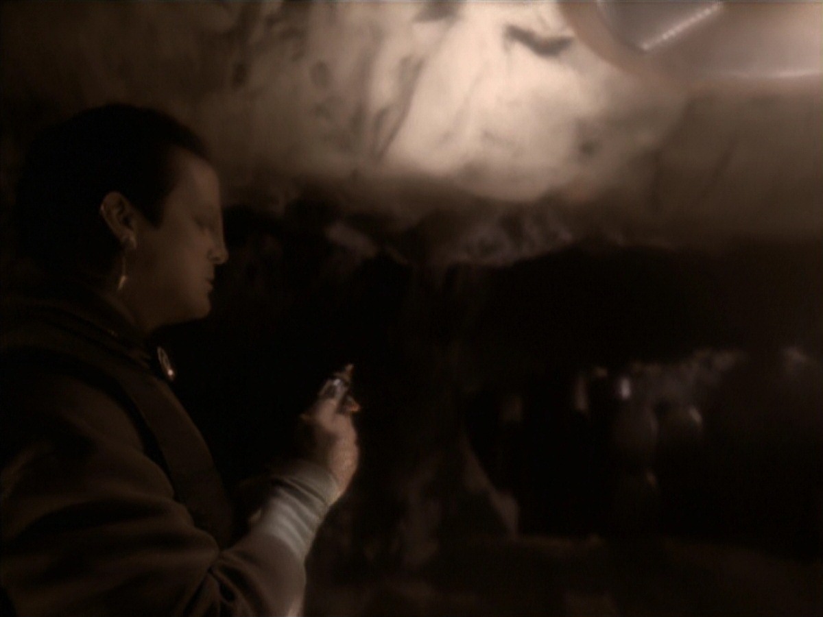 extant_StarTrek_VOY_7x04-Repression_2673.jpg