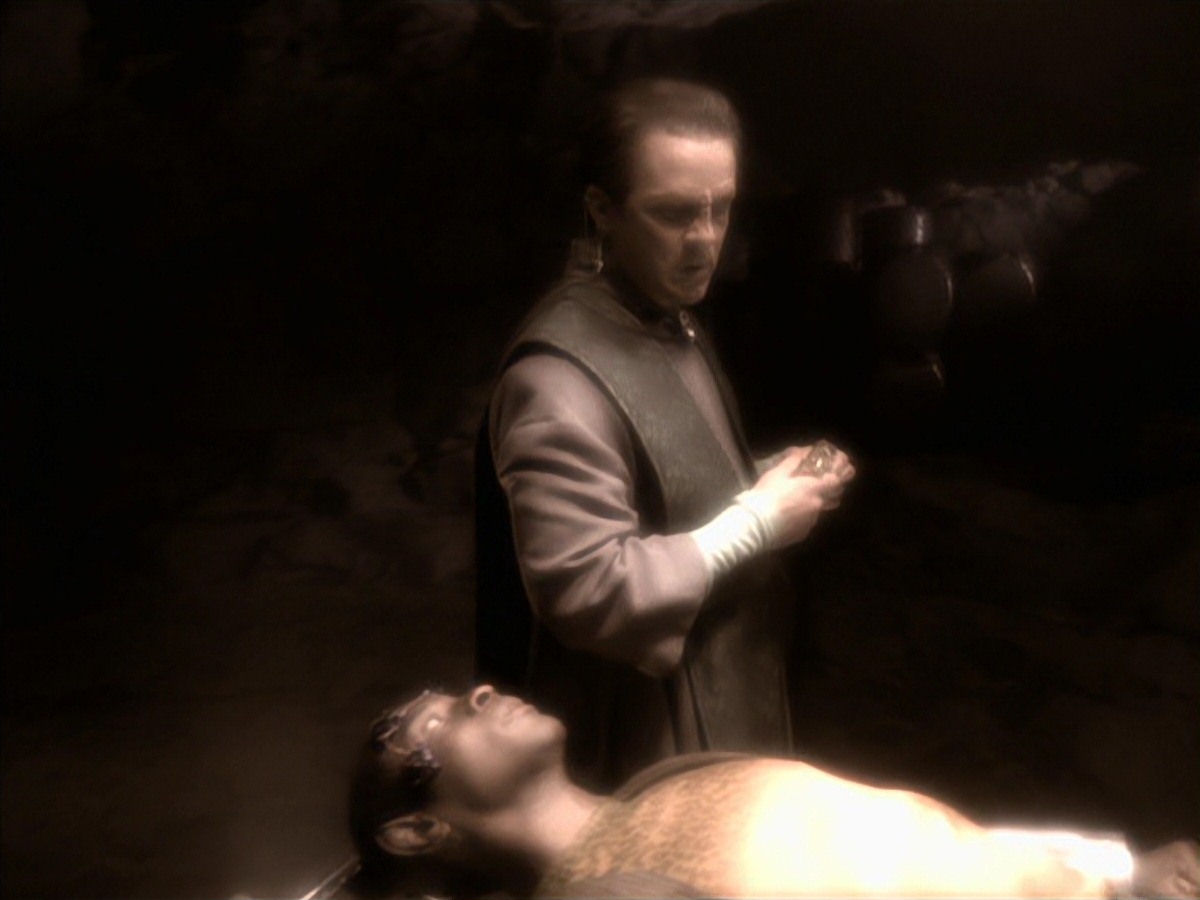 extant_StarTrek_VOY_7x04-Repression_2677.jpg