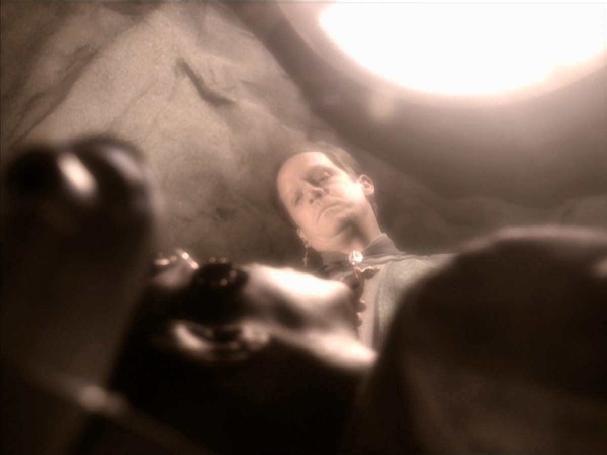 extant_StarTrek_VOY_7x04-Repression_2688.jpg