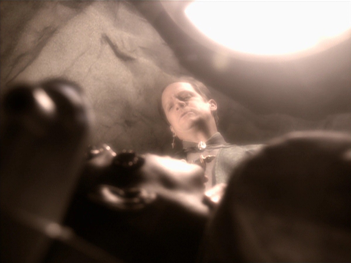 extant_StarTrek_VOY_7x04-Repression_2699.jpg