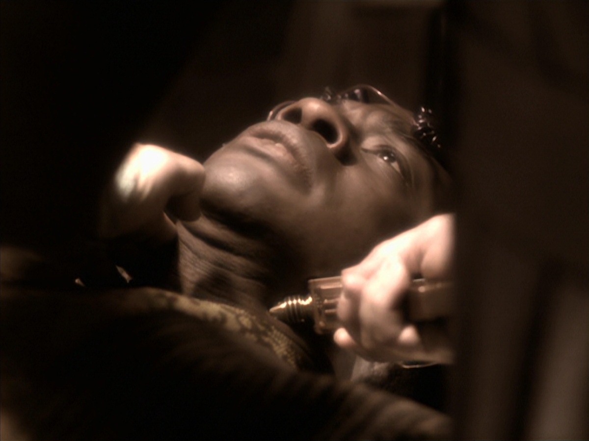 extant_StarTrek_VOY_7x04-Repression_2717.jpg