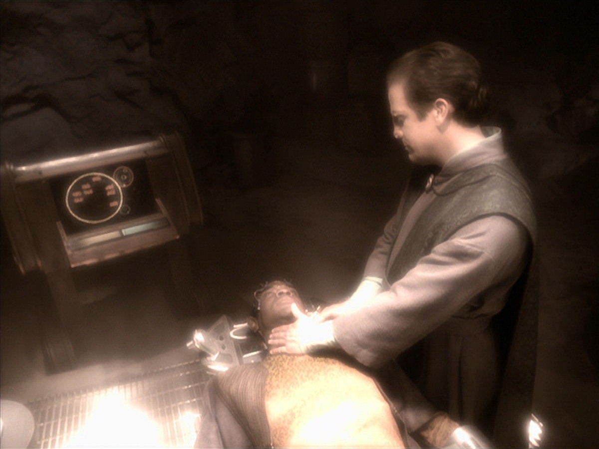 extant_StarTrek_VOY_7x04-Repression_2726.jpg