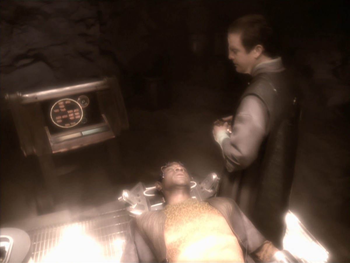 extant_StarTrek_VOY_7x04-Repression_2734.jpg