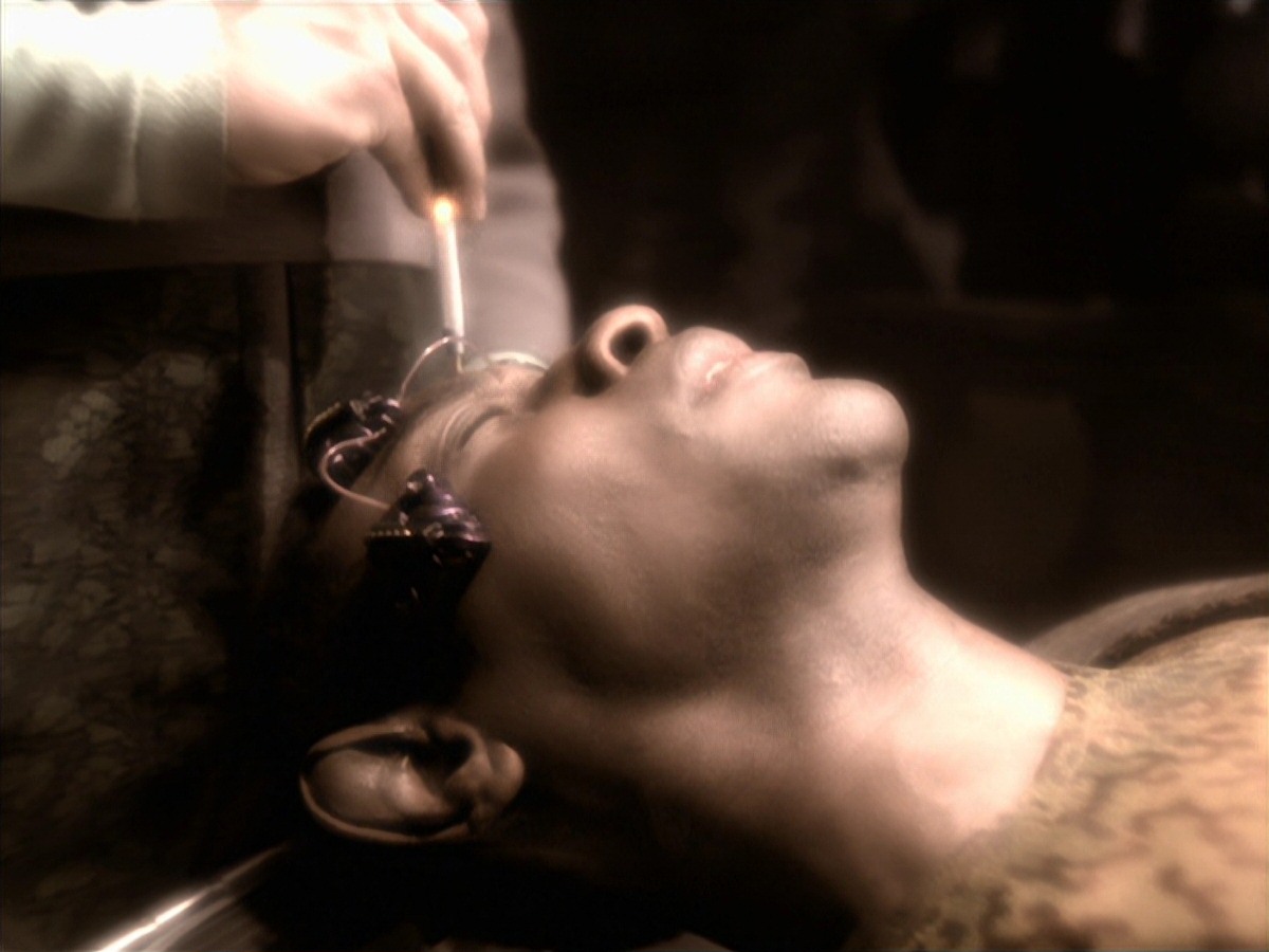 extant_StarTrek_VOY_7x04-Repression_2763.jpg