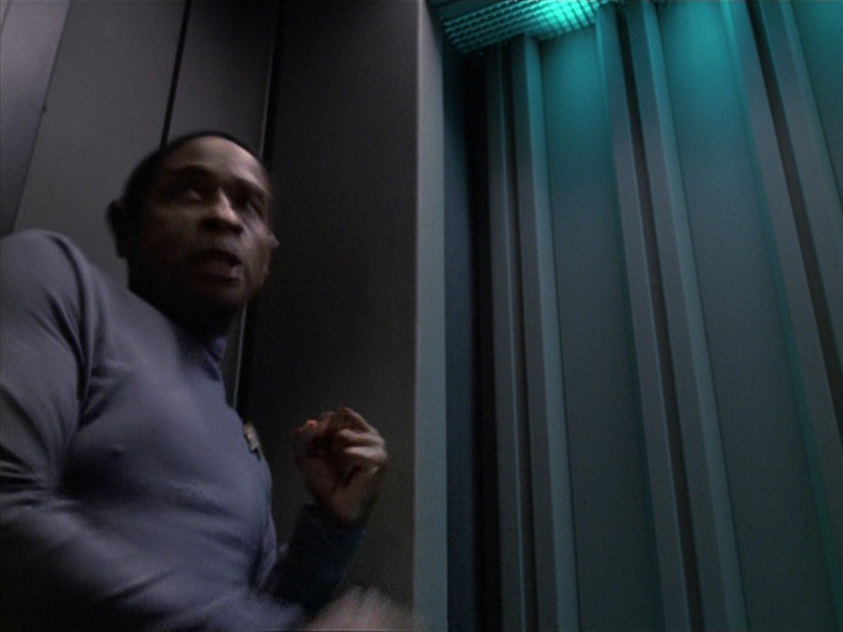 extant_StarTrek_VOY_7x04-Repression_2779.jpg