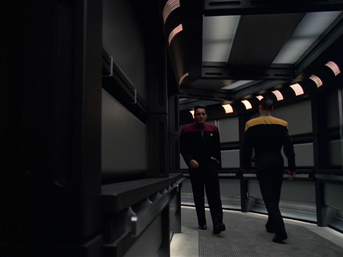 extant_StarTrek_VOY_7x04-Repression_2878.jpg
