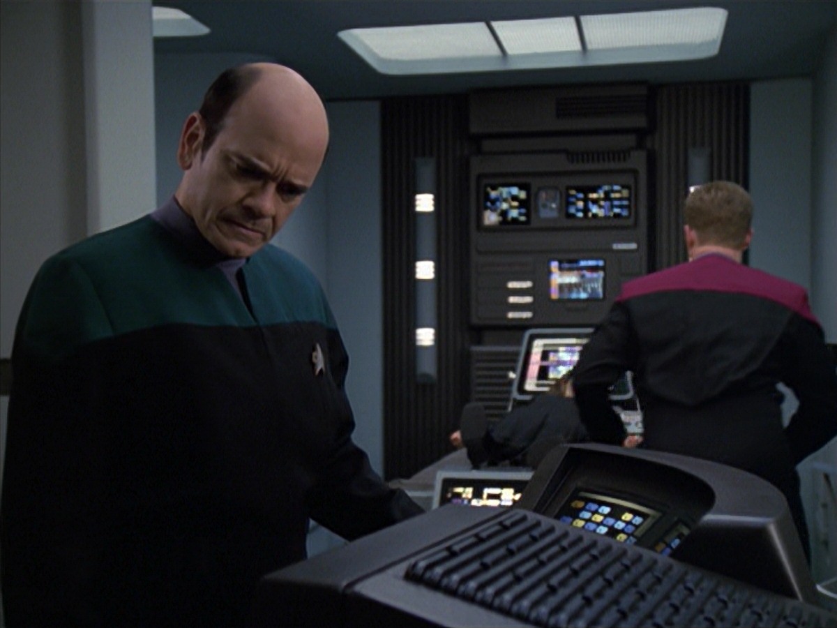extant_StarTrek_VOY_7x04-Repression_2884.jpg