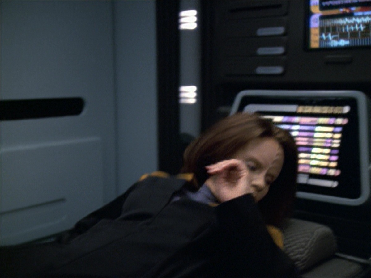 extant_StarTrek_VOY_7x04-Repression_2910.jpg