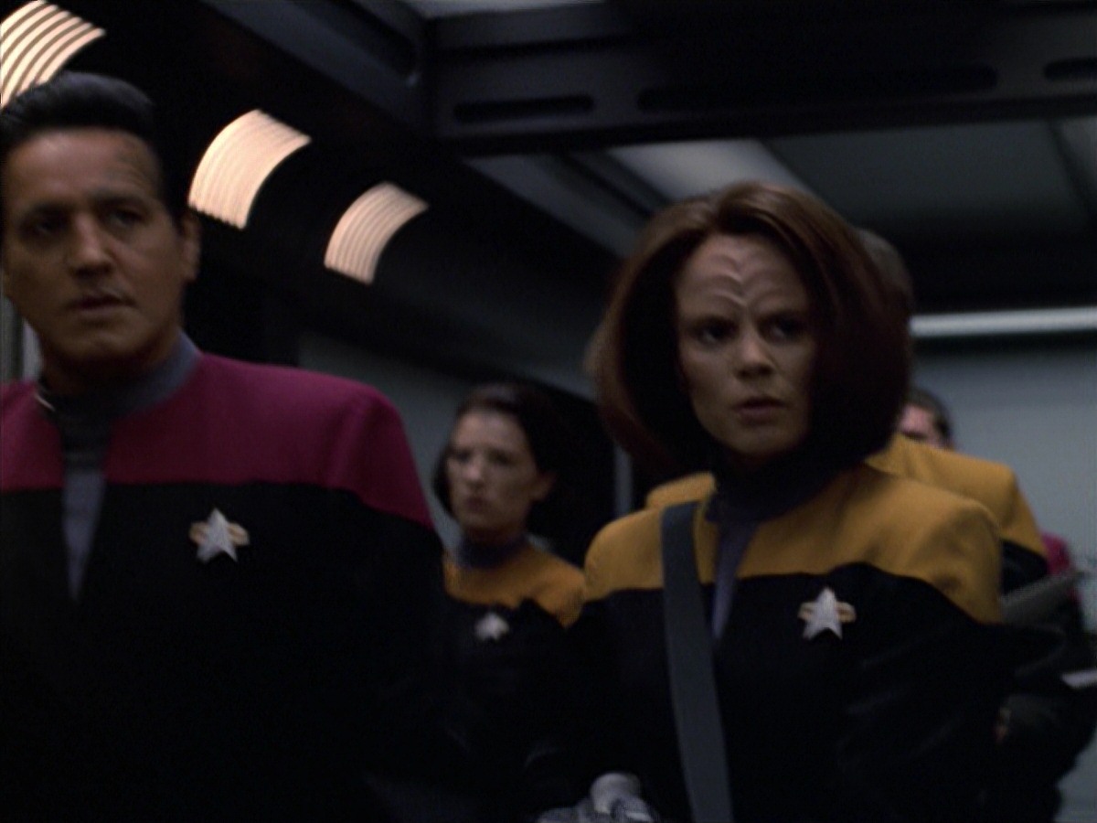 extant_StarTrek_VOY_7x04-Repression_2934.jpg