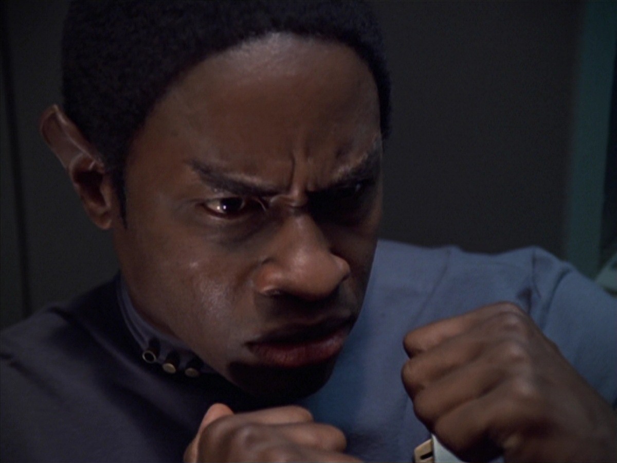extant_StarTrek_VOY_7x04-Repression_2958.jpg