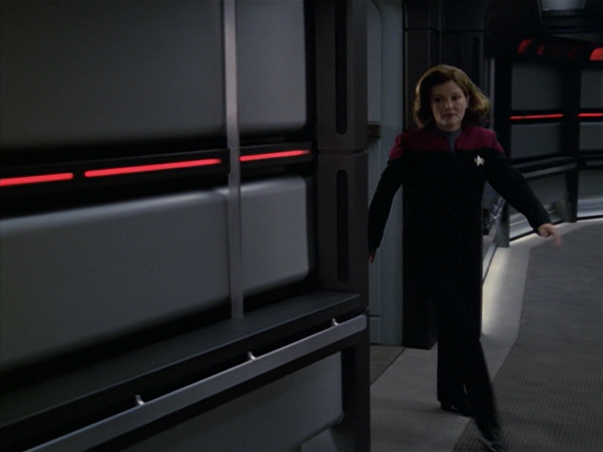 extant_StarTrek_VOY_7x04-Repression_3023.jpg