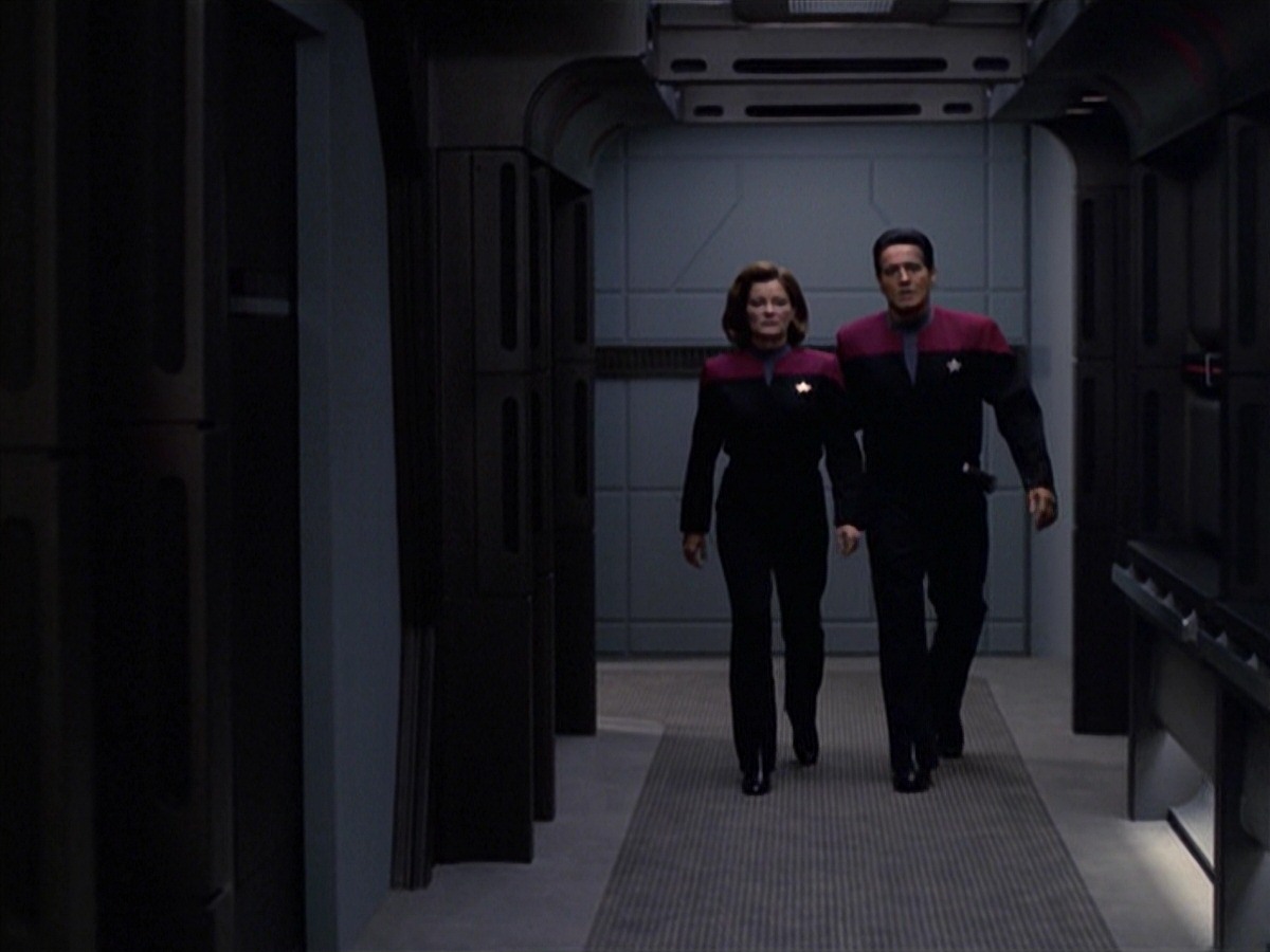 extant_StarTrek_VOY_7x04-Repression_3072.jpg
