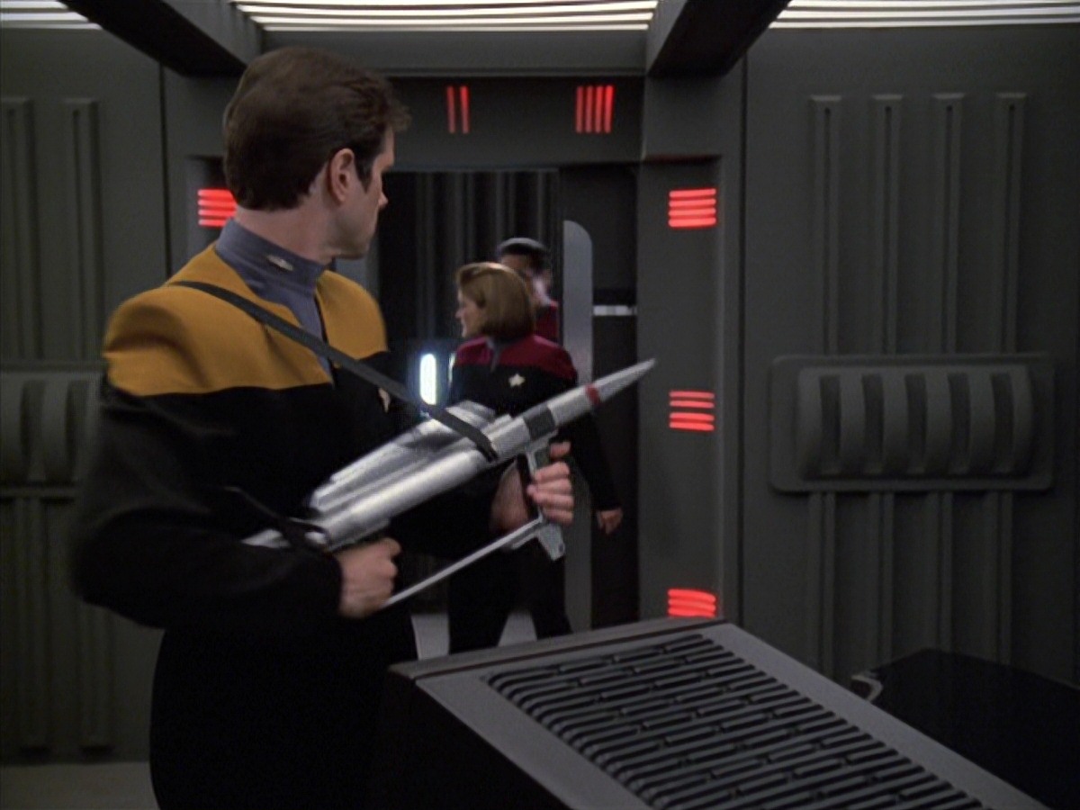 extant_StarTrek_VOY_7x04-Repression_3085.jpg