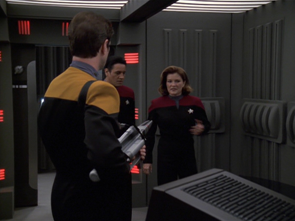 extant_StarTrek_VOY_7x04-Repression_3088.jpg
