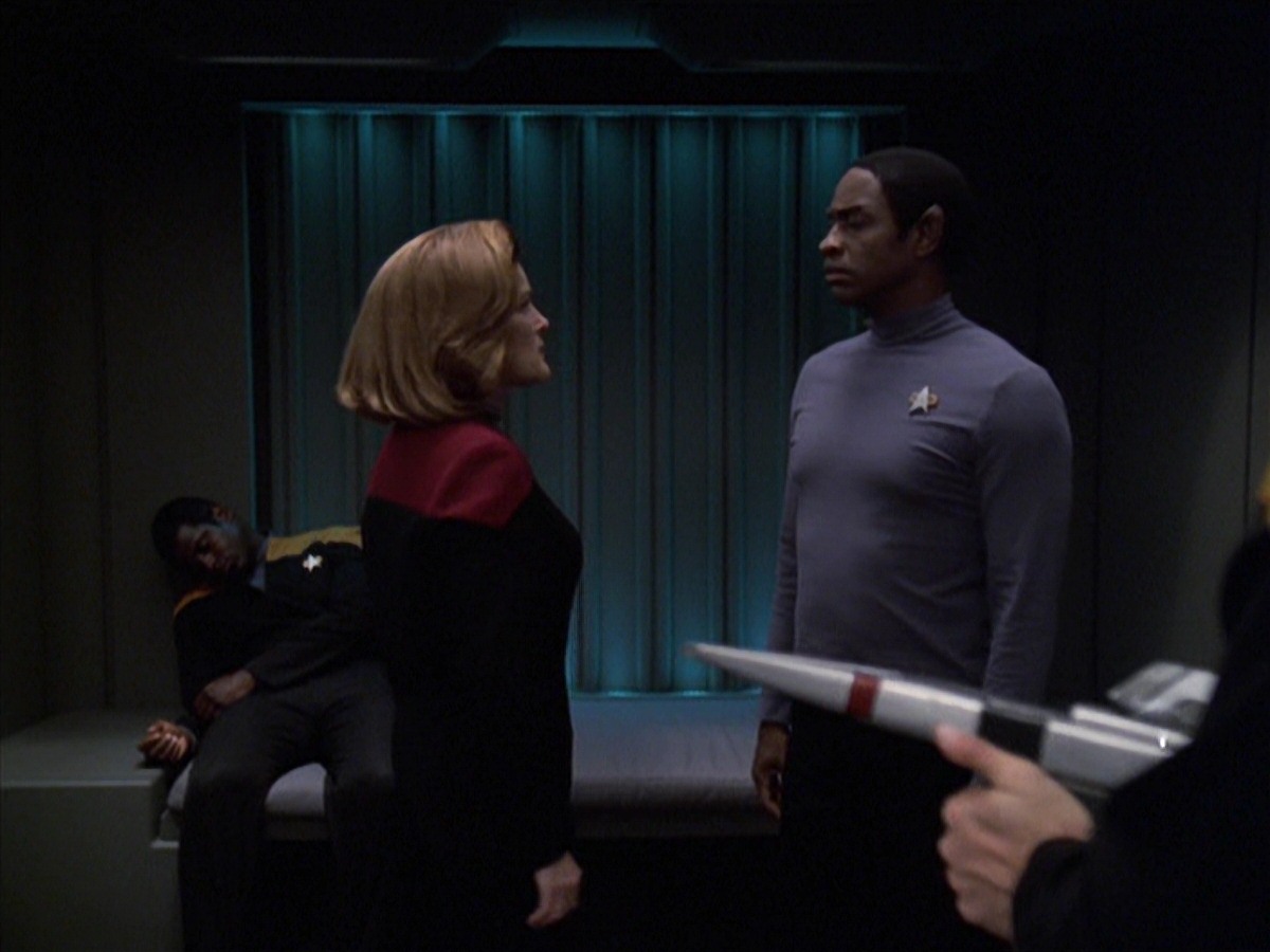 extant_StarTrek_VOY_7x04-Repression_3107.jpg