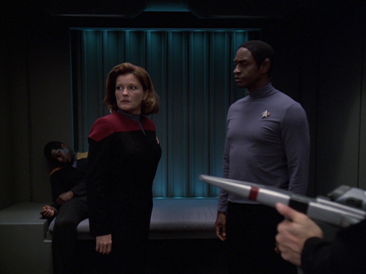 extant_StarTrek_VOY_7x04-Repression_3117.jpg