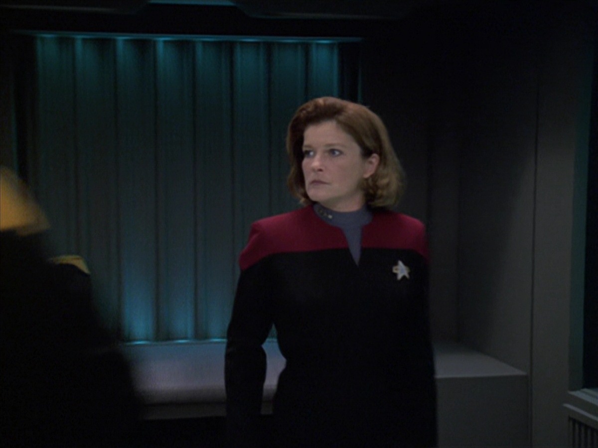 extant_StarTrek_VOY_7x04-Repression_3122.jpg