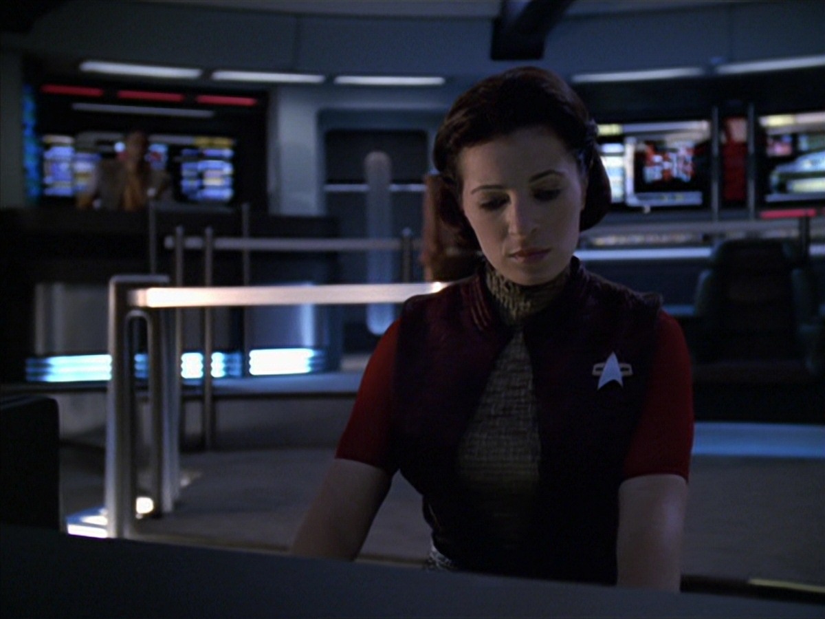 extant_StarTrek_VOY_7x04-Repression_3148.jpg
