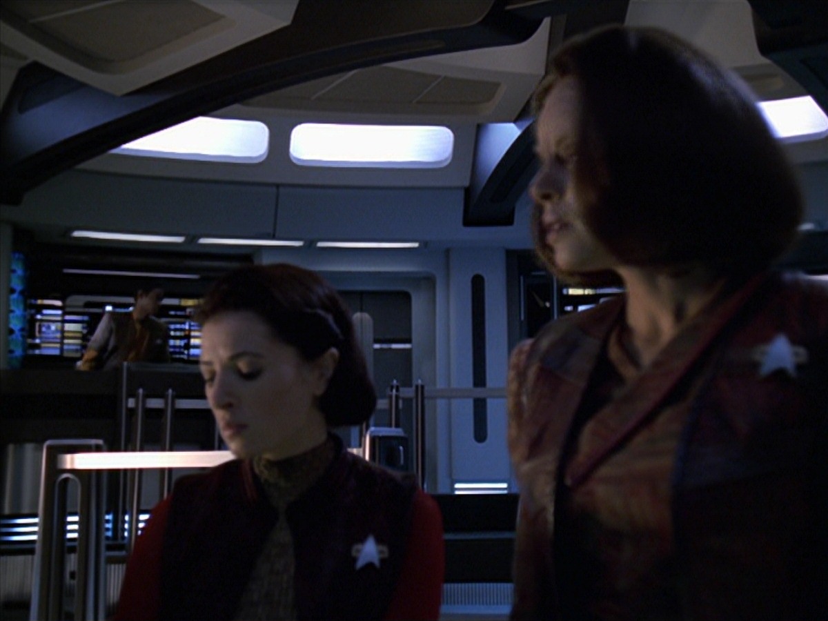 extant_StarTrek_VOY_7x04-Repression_3164.jpg