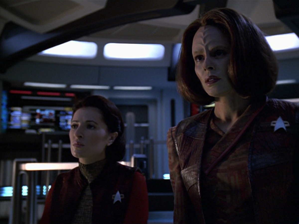 extant_StarTrek_VOY_7x04-Repression_3168.jpg
