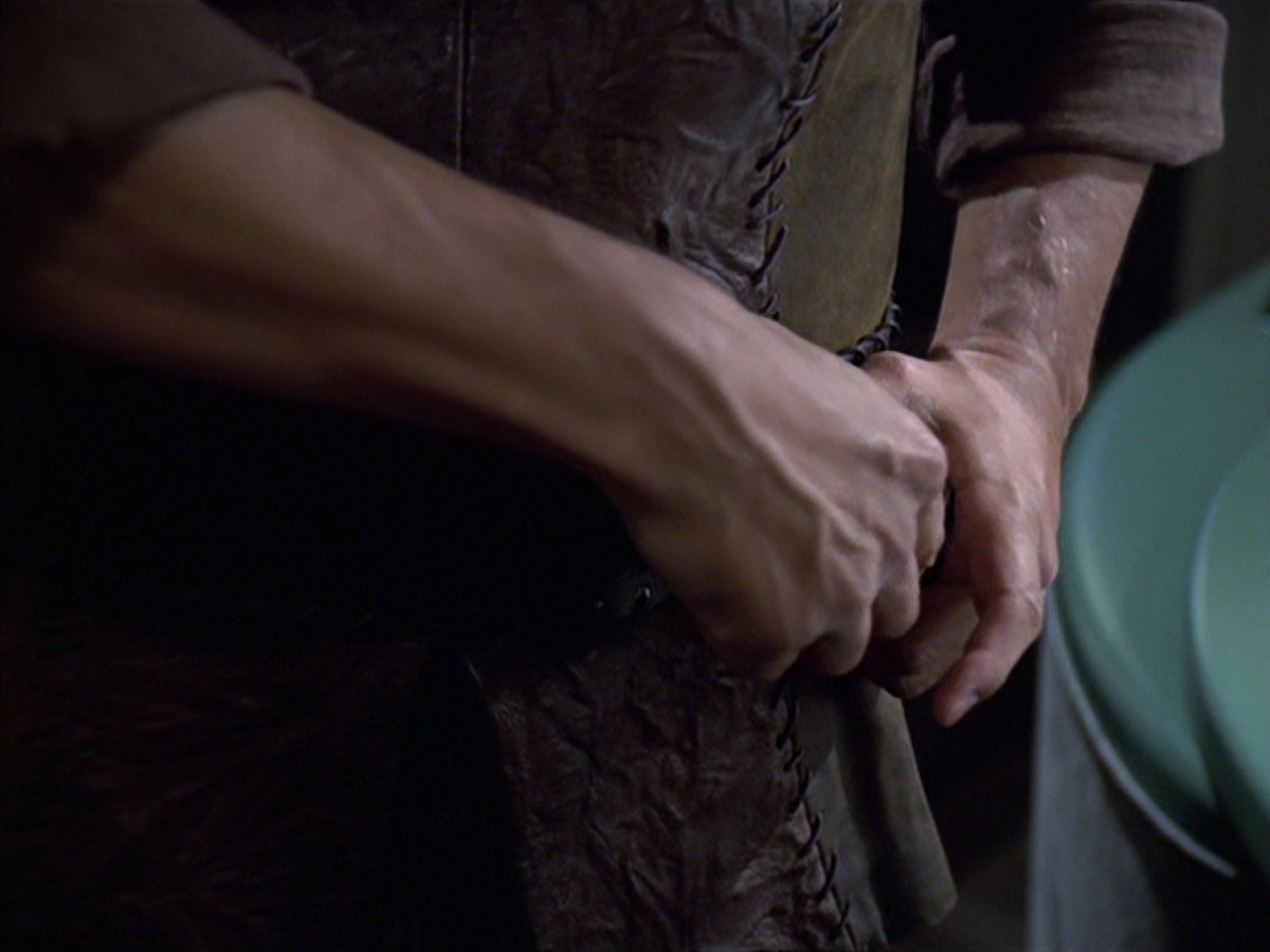 extant_StarTrek_VOY_7x04-Repression_3284.jpg