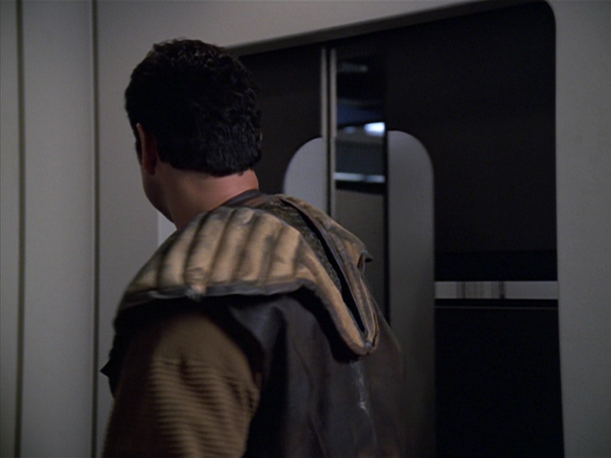 extant_StarTrek_VOY_7x04-Repression_3372.jpg