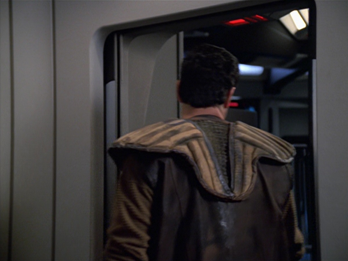 extant_StarTrek_VOY_7x04-Repression_3373.jpg