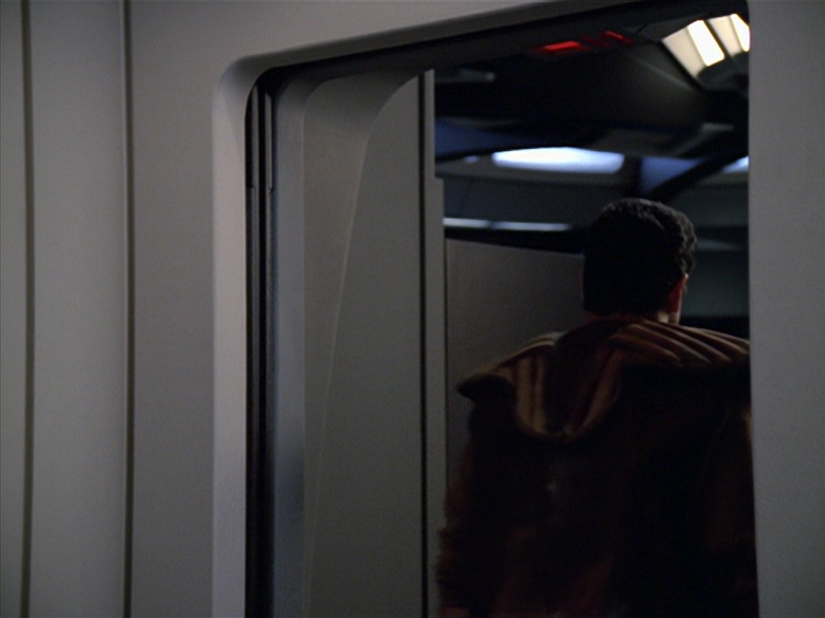 extant_StarTrek_VOY_7x04-Repression_3374.jpg