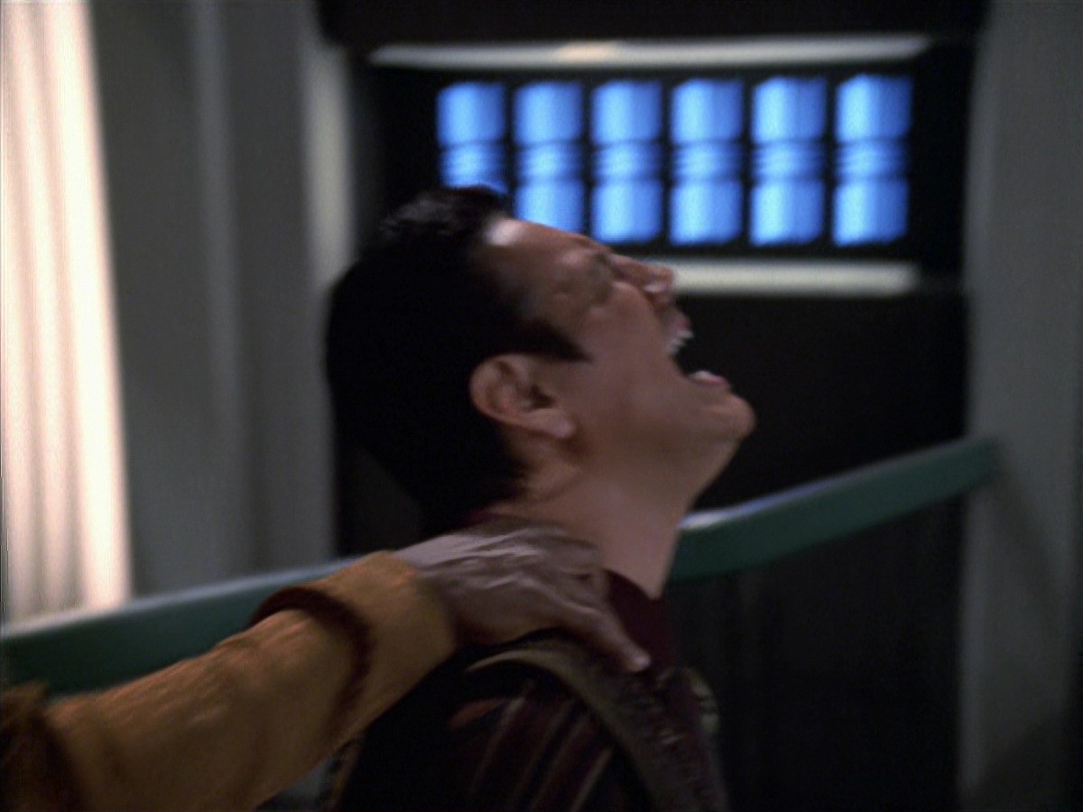 extant_StarTrek_VOY_7x04-Repression_3385.jpg