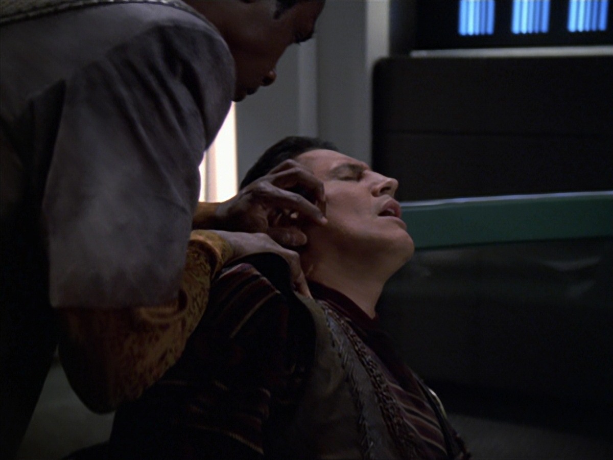 extant_StarTrek_VOY_7x04-Repression_3387.jpg