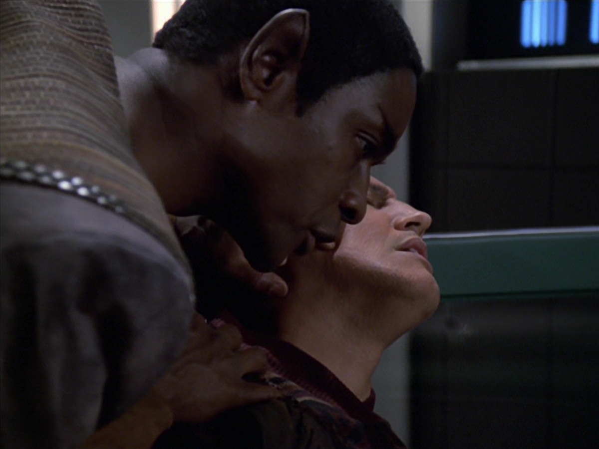 extant_StarTrek_VOY_7x04-Repression_3390.jpg