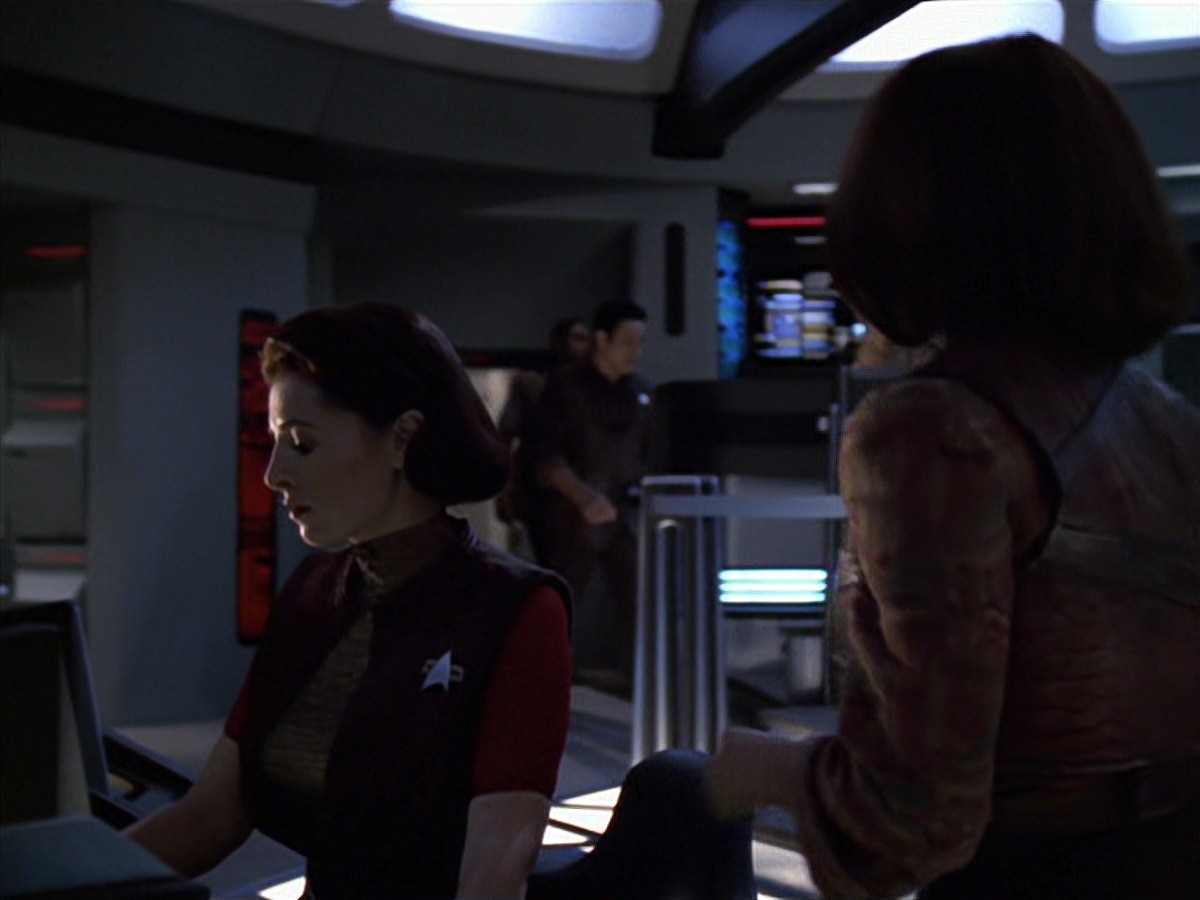 extant_StarTrek_VOY_7x04-Repression_3410.jpg